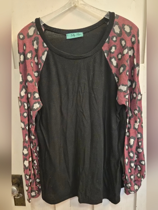 Filly Flair Tops - EUC Filly Flair Black Top Leopard Print Sleeve Raglan Long Sleeve XL